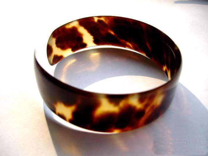 Tank007照玉手電也可以用來(lái)鑒別玳瑁