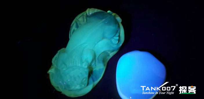 網(wǎng)上用紫光手電鑒定琥珀的帖子這么多，哪個(gè)是真假？