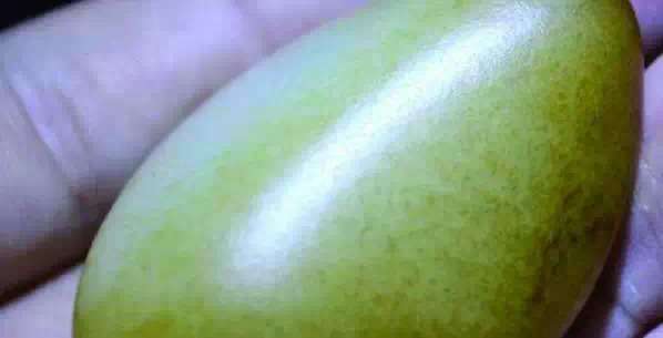 漲知識，玉也能騙人！照玉手電筒照出真相